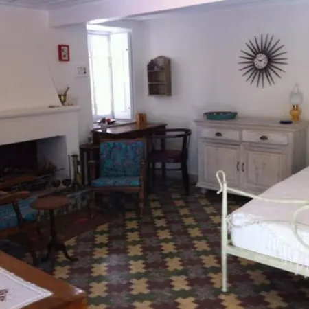 Artistic House In Evias